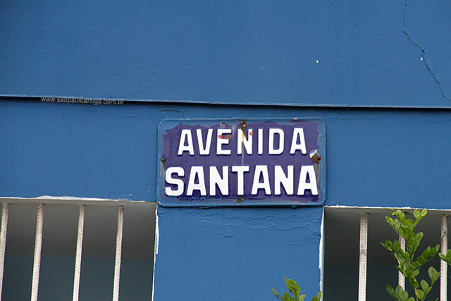 Placa no município de Guarulhos (clique na foto para ampliar)